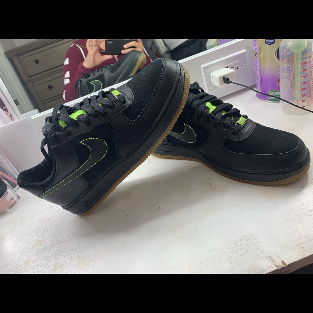 Shoes - Picture 2 of 3
